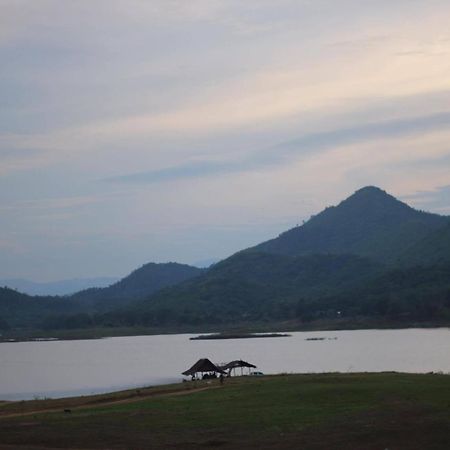 T And P Lake View Villa Kaeng Krachan Exterior photo